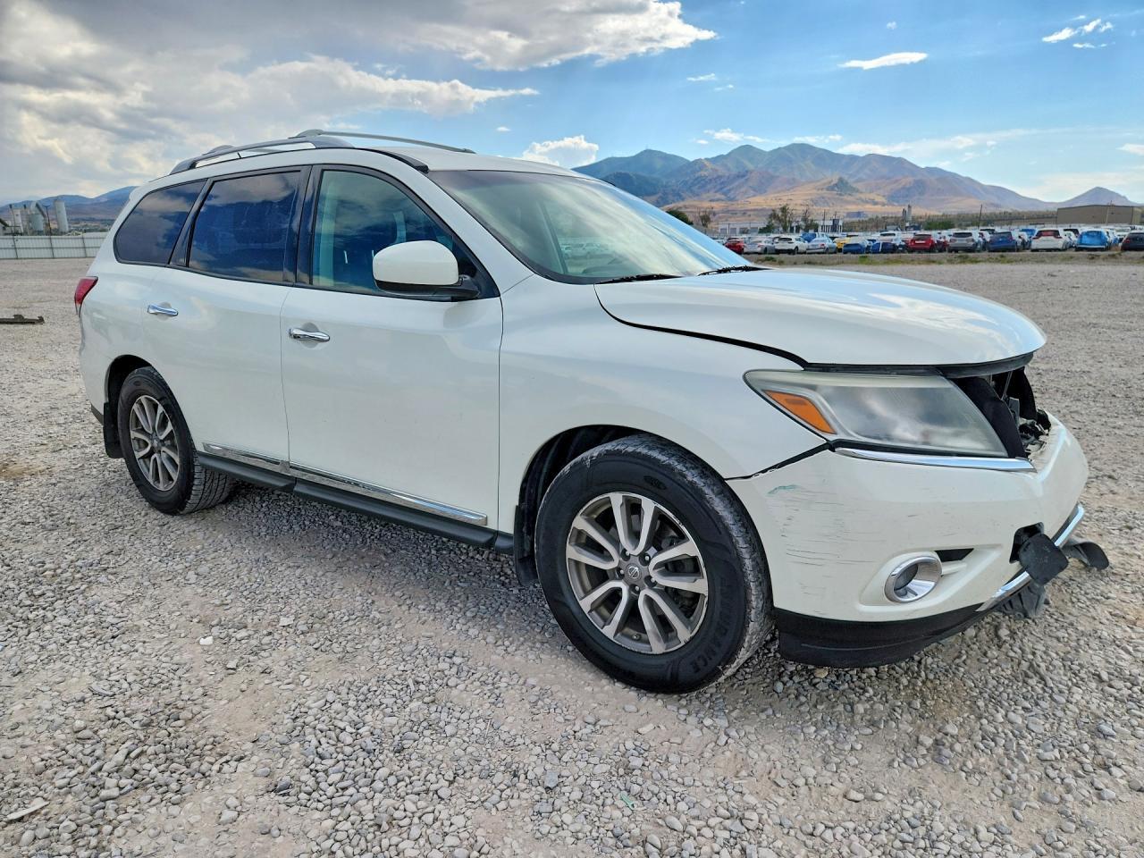 2015 Nissan Pathfinder S - Image 4