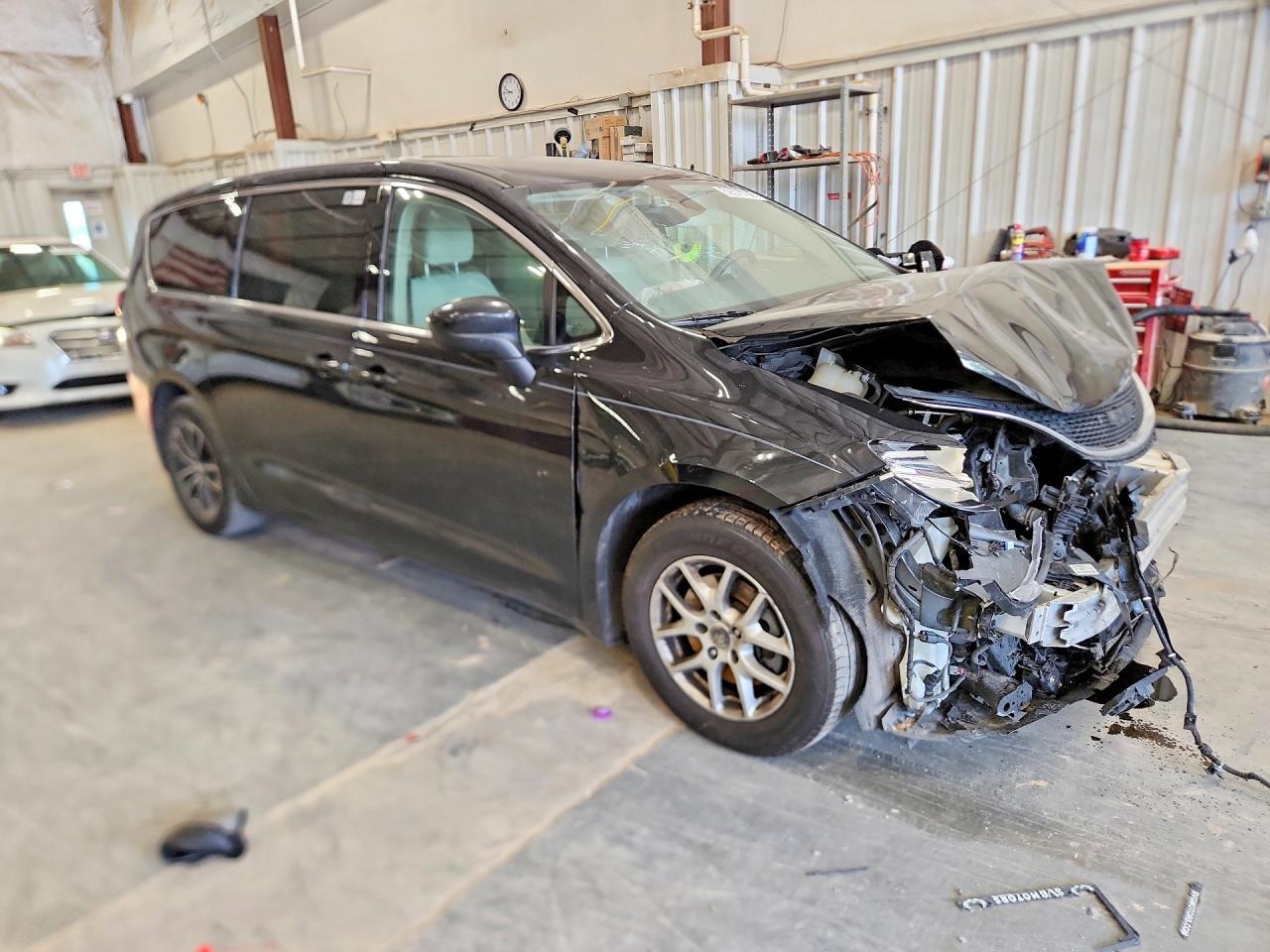 2017 Chrysler Pacifica Touring - Фото 4