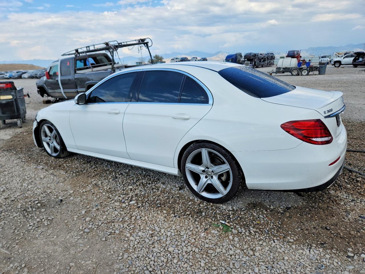 2017 Mercedes-Benz E 300 4Matic - Фото 2