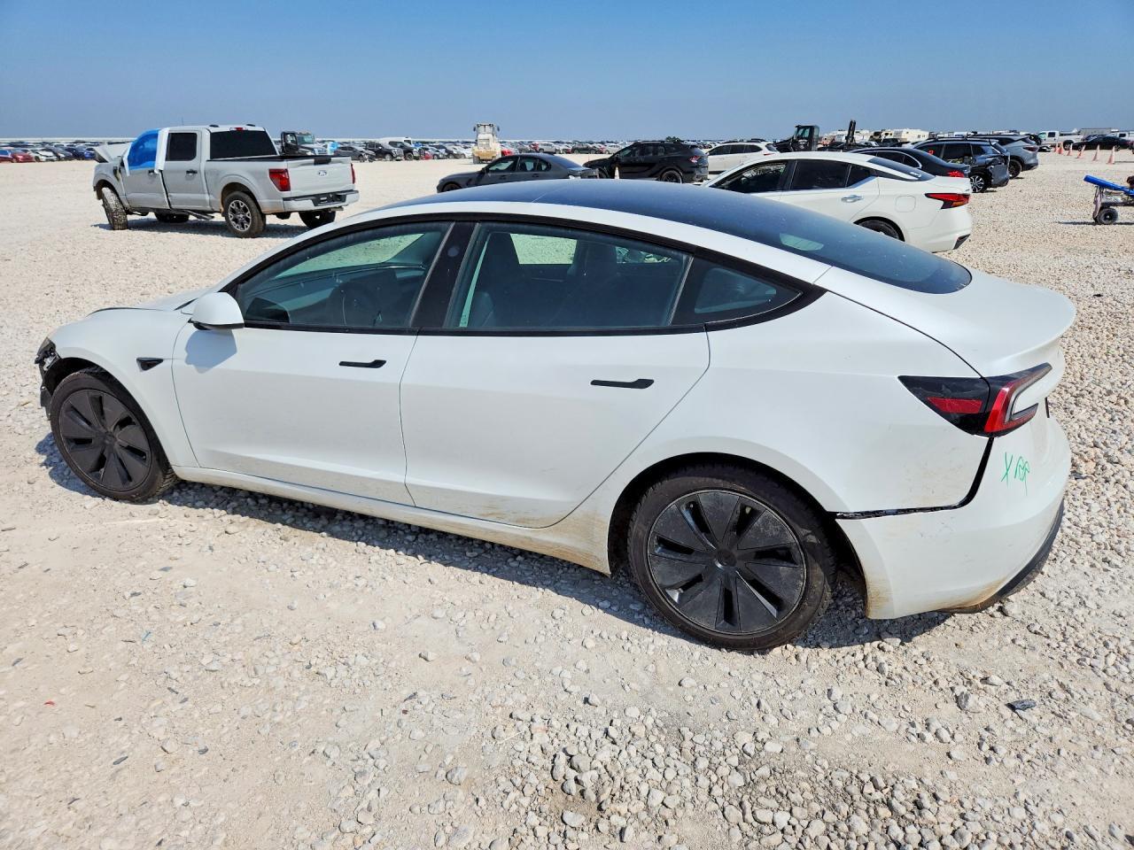 2024 Tesla Model 3 - Фото 2