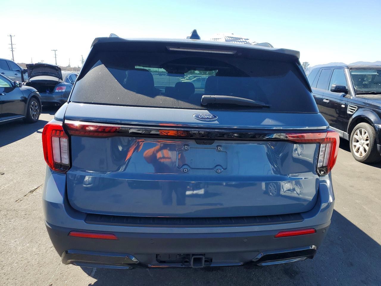 2025 Ford Explorer St-Line - Image 6