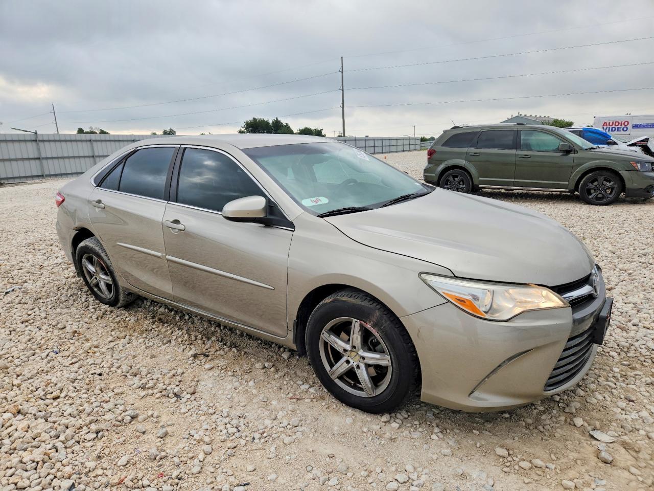 2015 Toyota Camry Le - Image 4