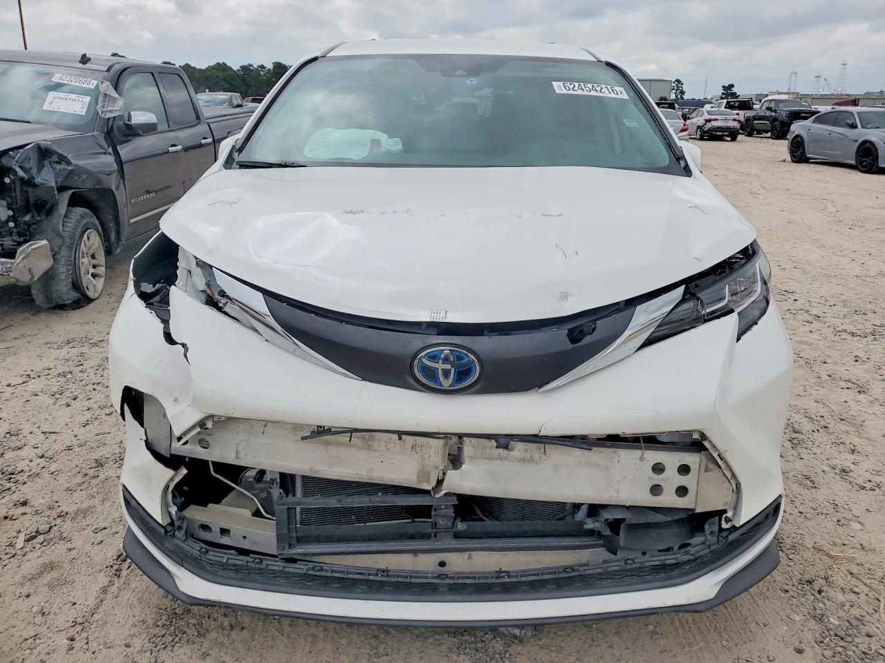 2021 Toyota Sienna Le - Фото 5