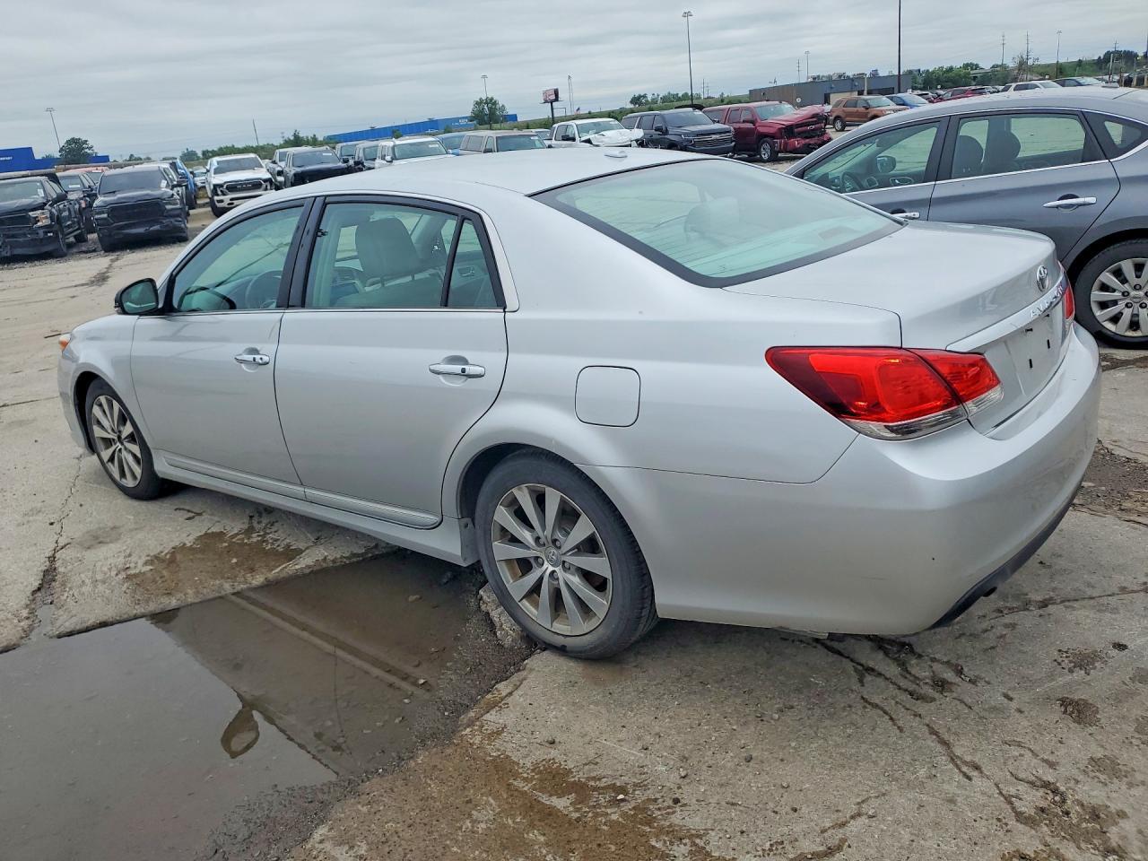 2011 Toyota Avalon Limited - Image 2