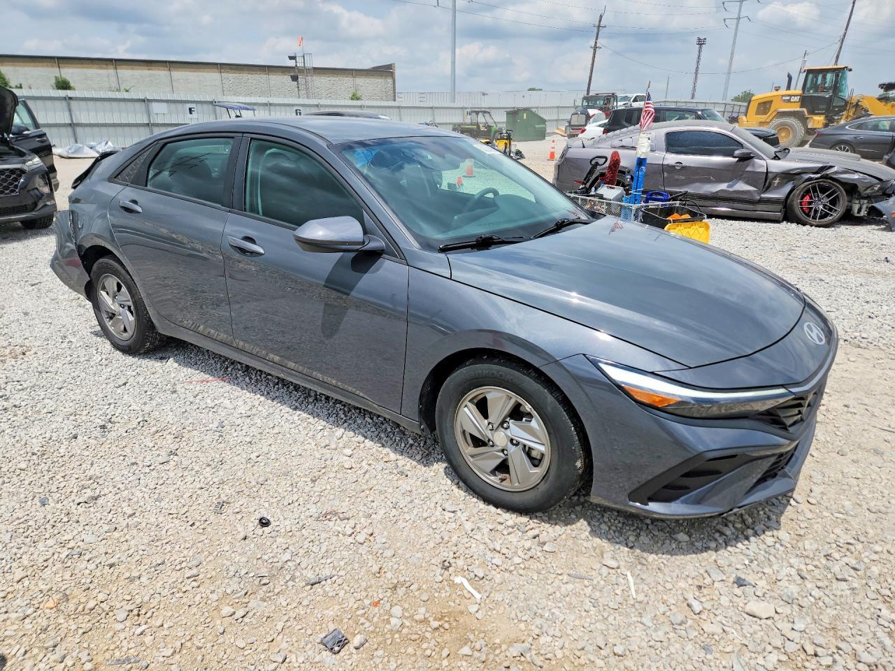 2024 Hyundai Elantra Se - Image 4