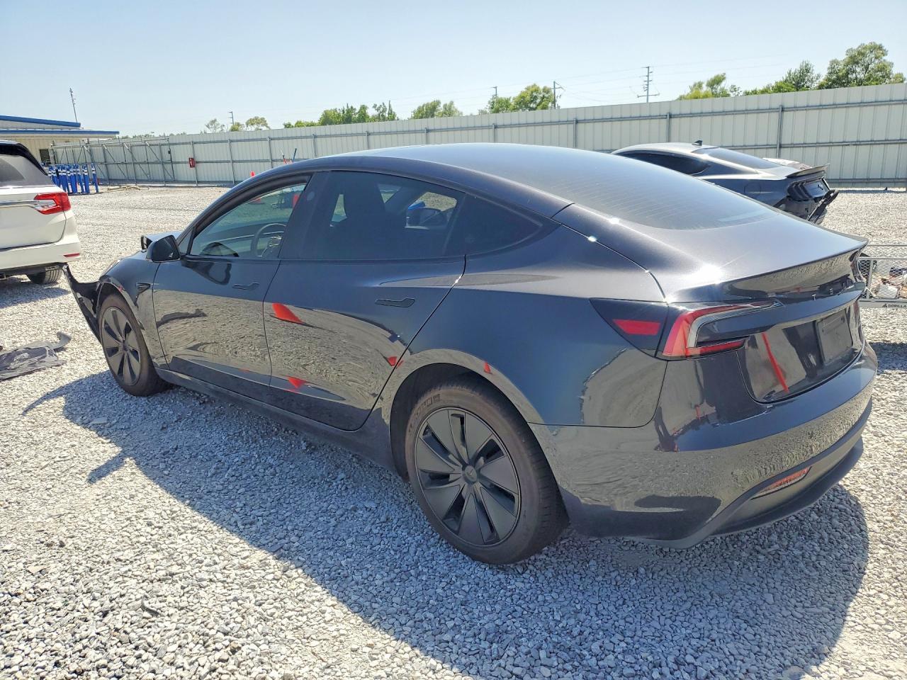 2024 Tesla Model 3 - Фото 2