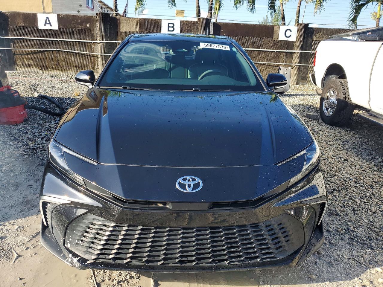 2025 Toyota Camry Se - Image 5