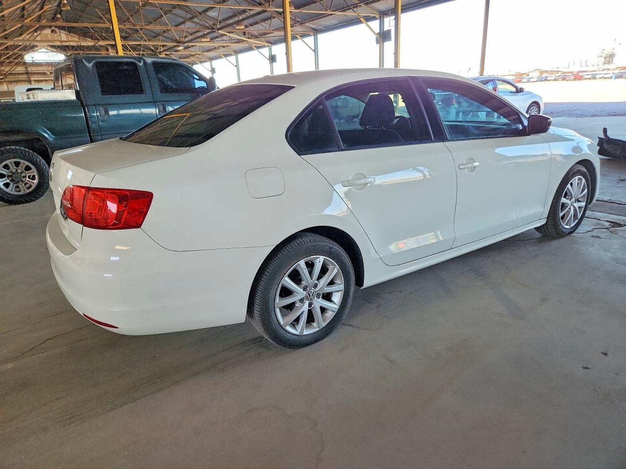 2013 Volkswagen Jetta Base - Image 3