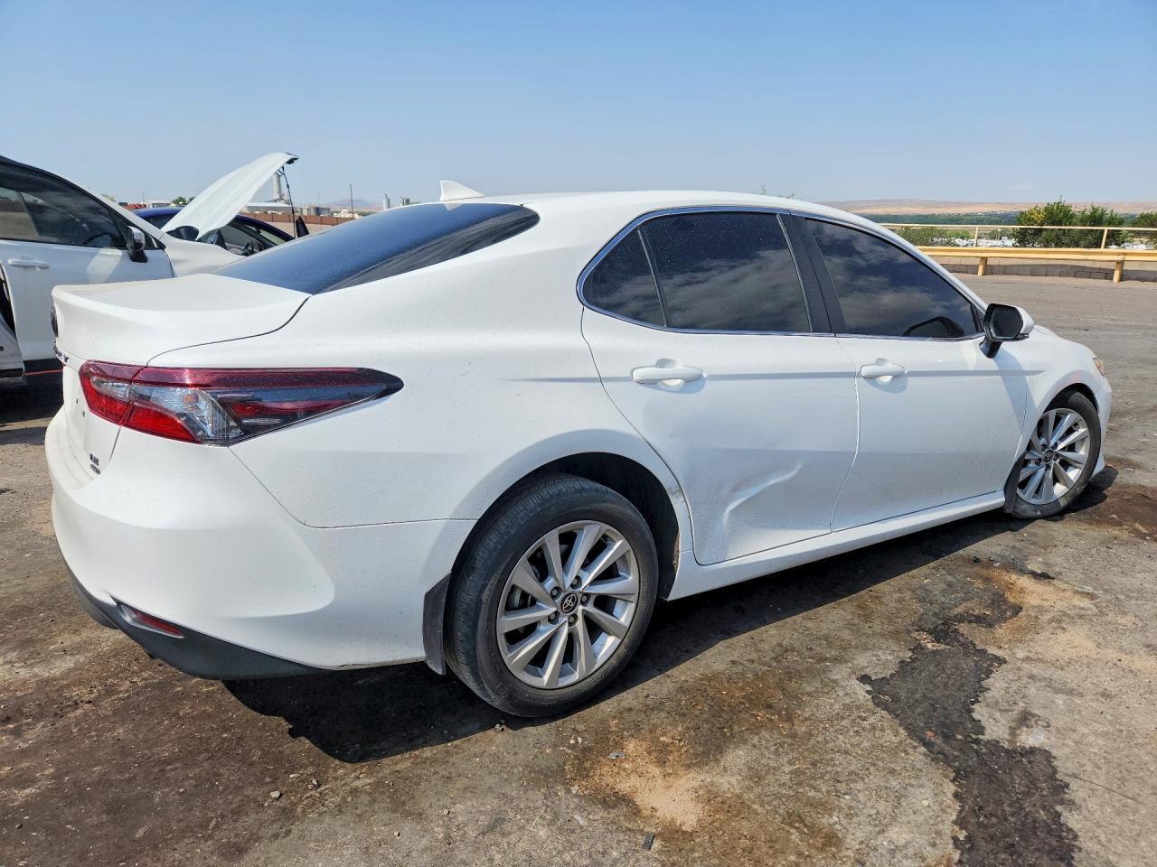 2024 Toyota Camry Le - Фото 3