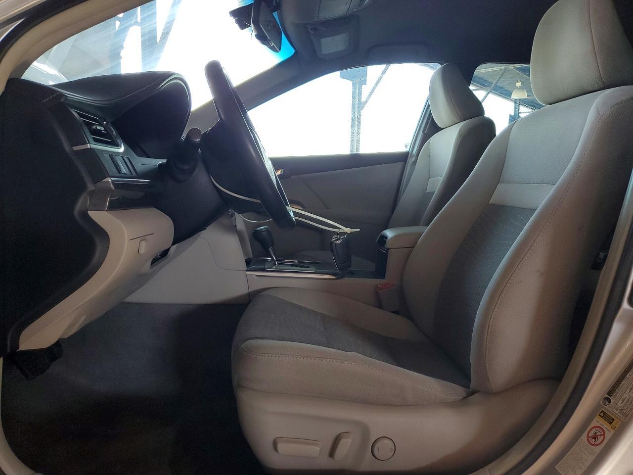 2012 Toyota Camry Hybrid Xle - Image 7