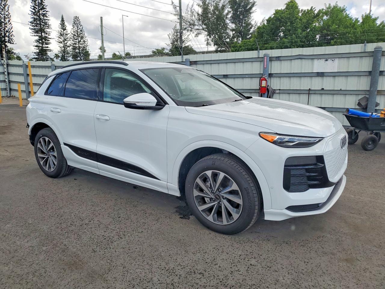 2025 Audi Q6 E-Tron Premium - Фото 4