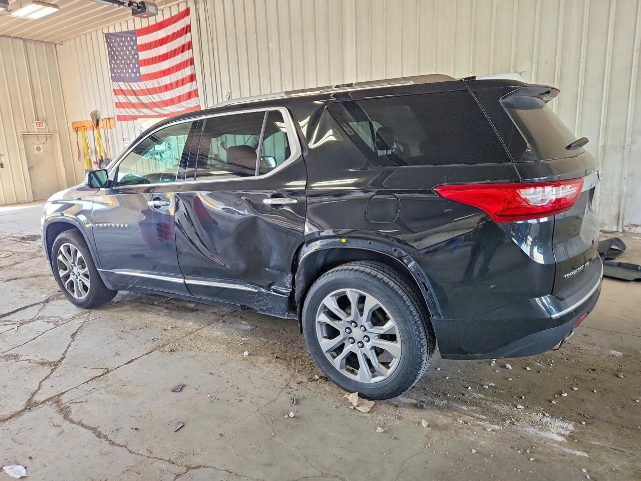 2018 Chevrolet Traverse Premier - Фото 2