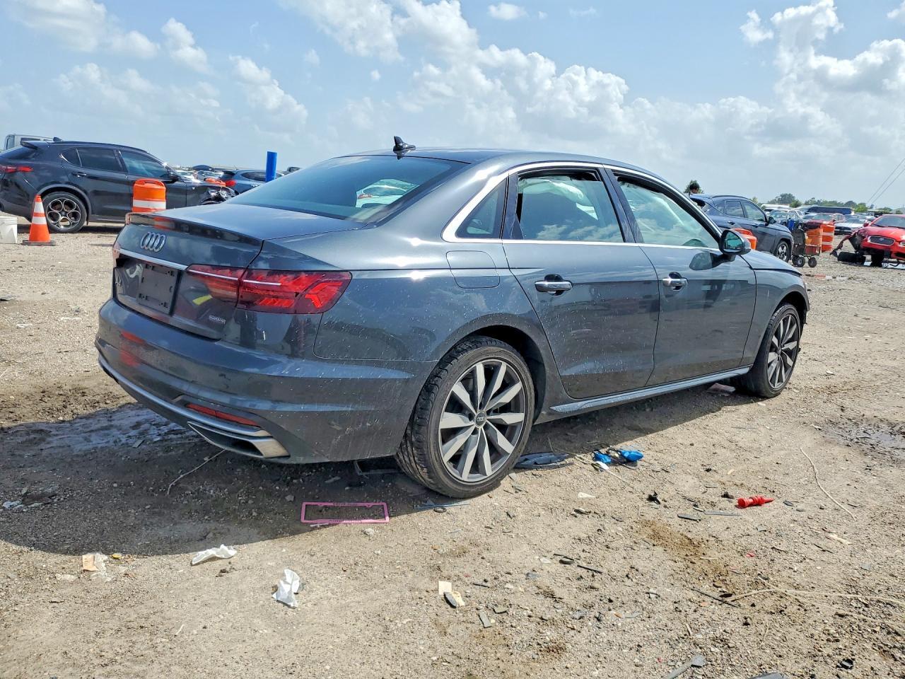2021 Audi A4 Premium 40 - Фото 3