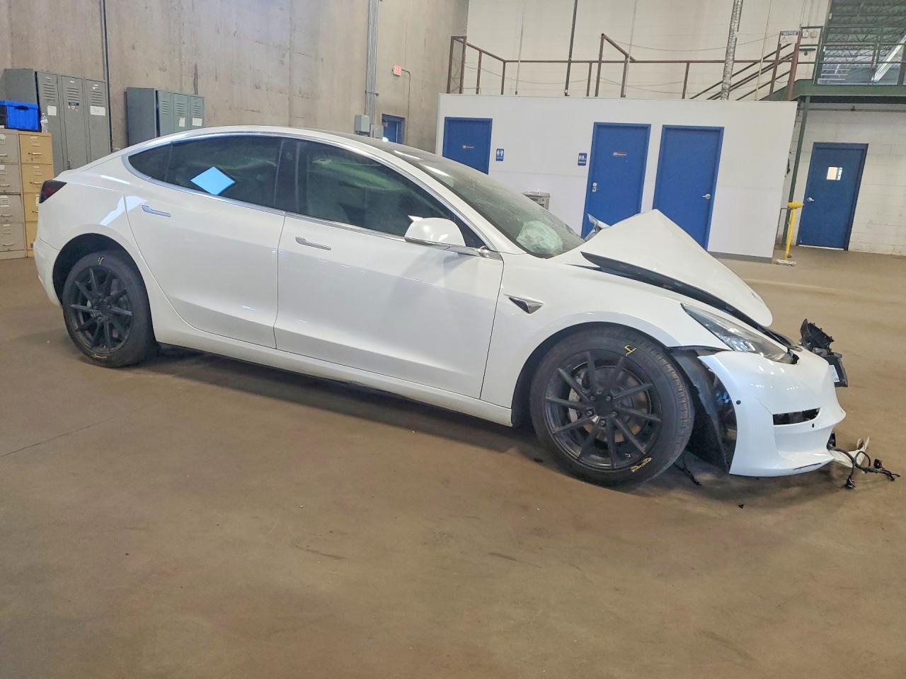 2020 Tesla Model 3 - Фото 4