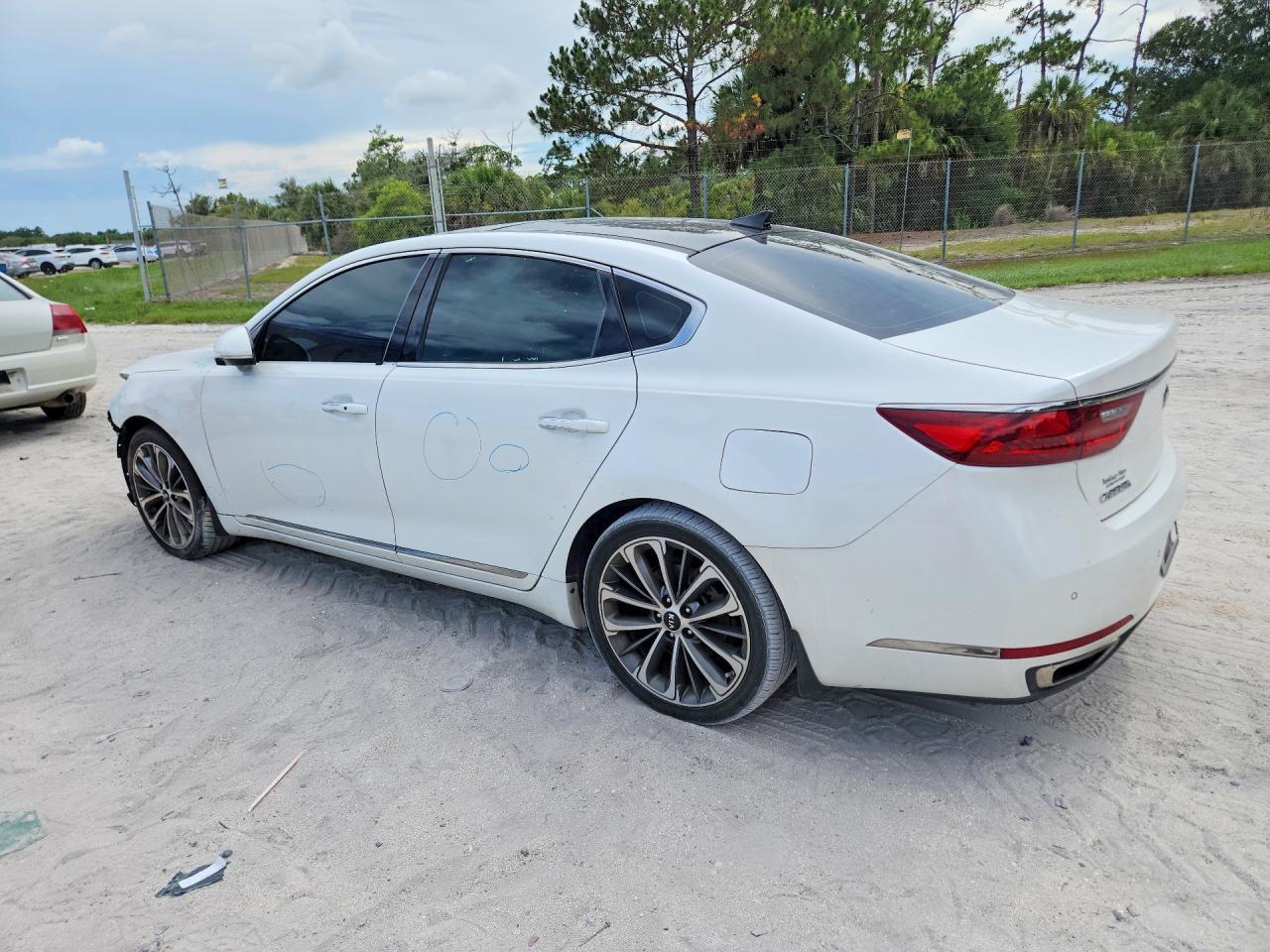 2019 Kia Cadenza Technology - Image 2