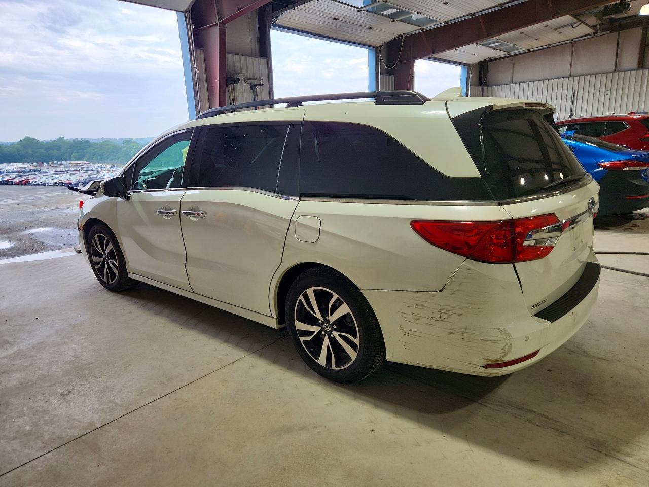 2019 Honda Odyssey Elite - Фото 2