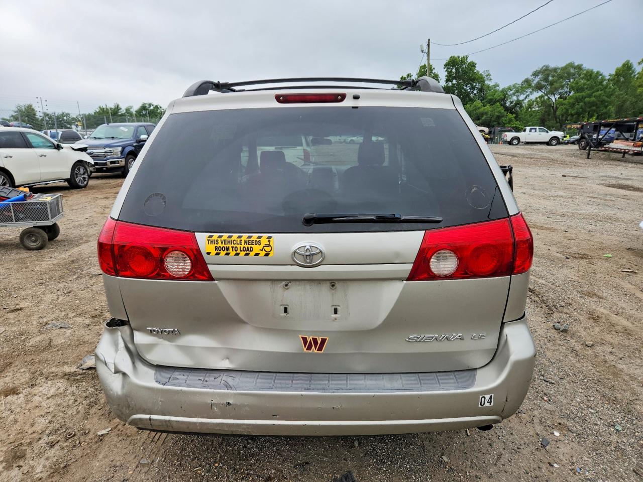 2008 Toyota Sienna Le 8-Passenger - Фото 6