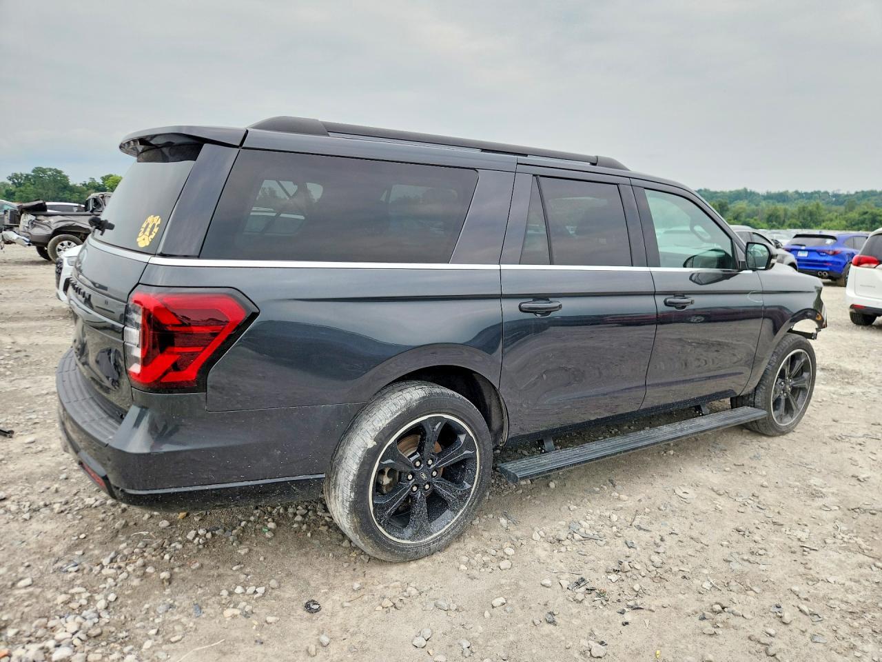 2022 Ford Expedition Max Limited - Image 3