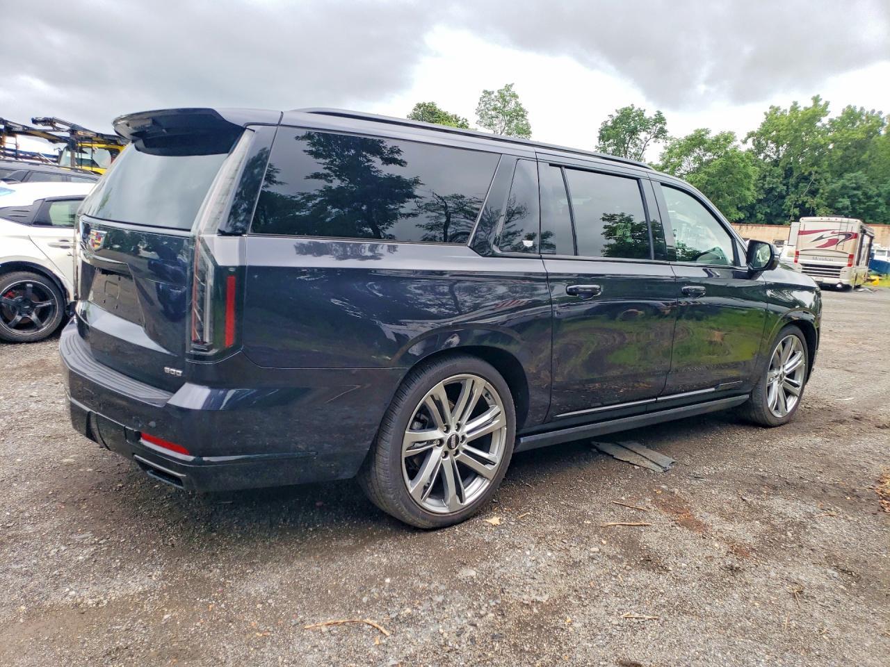 2025 Cadillac Escalade Esv Sport - Image 3