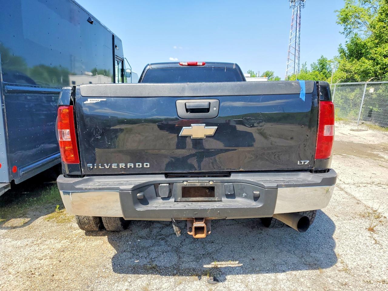 2007 Chevrolet Silverado K3500 - Image 6