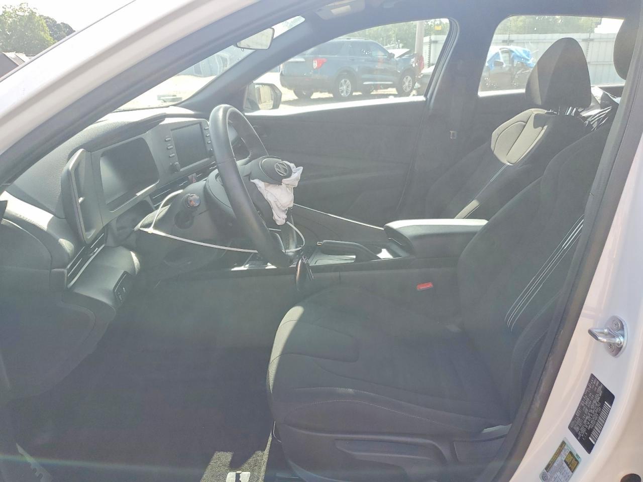 2025 Hyundai Elantra Sel Sport - Image 7
