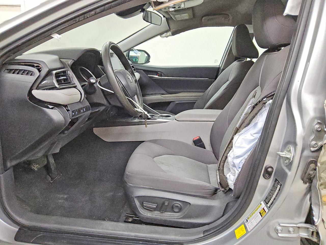 2022 Toyota Camry Le - Image 7