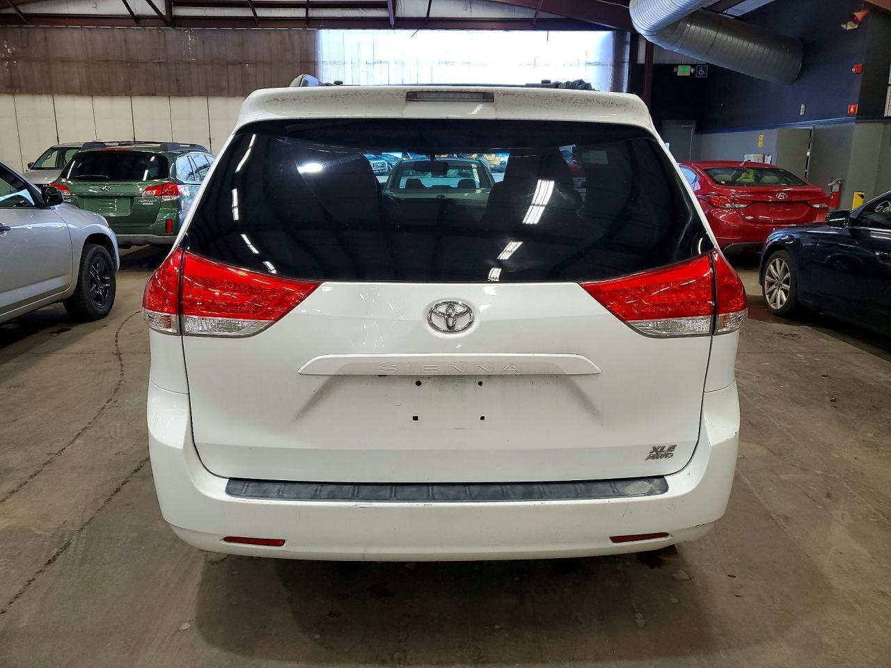 2011 Toyota Sienna Xle 7-Passenger - Image 6