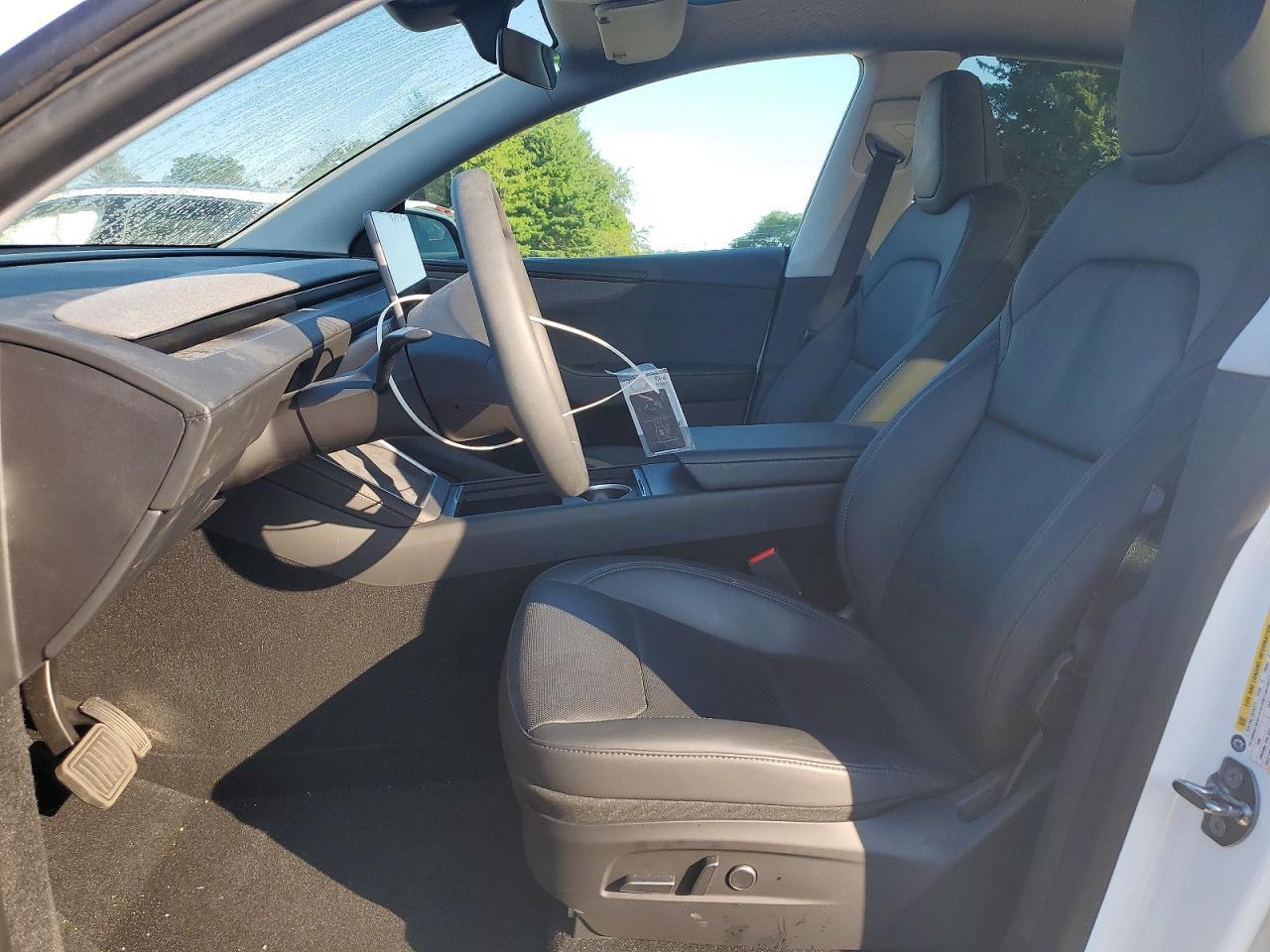 2026 Tesla Model Y - Image 7