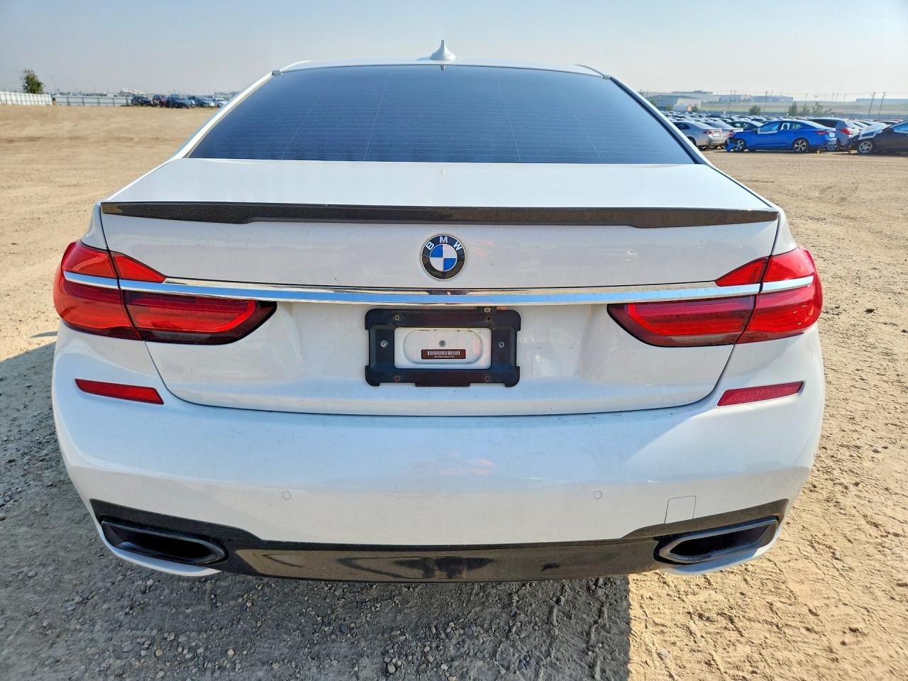 2017 BMW 750 Xi - Image 6