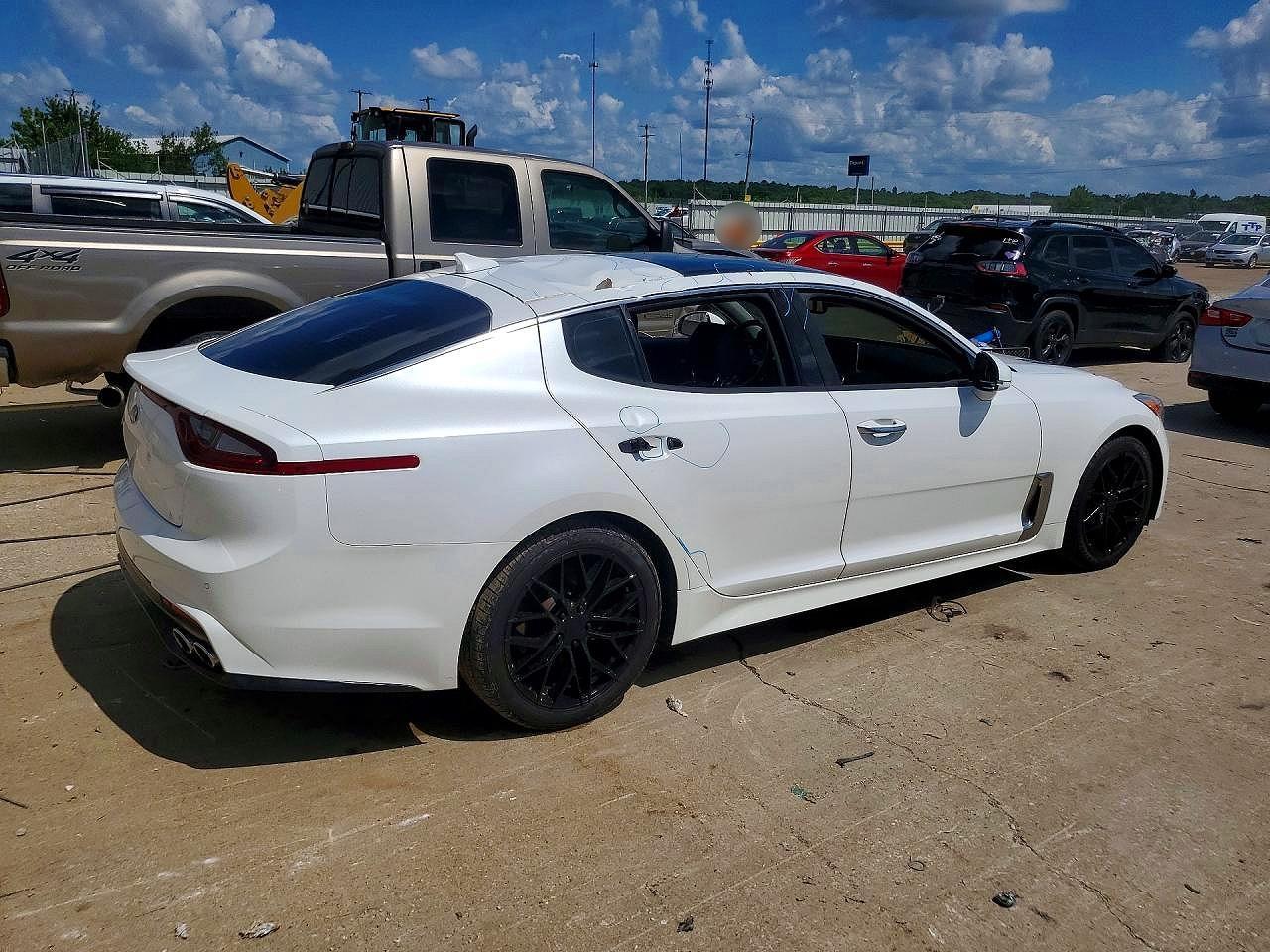 2019 Kia Stinger Premium - Image 3