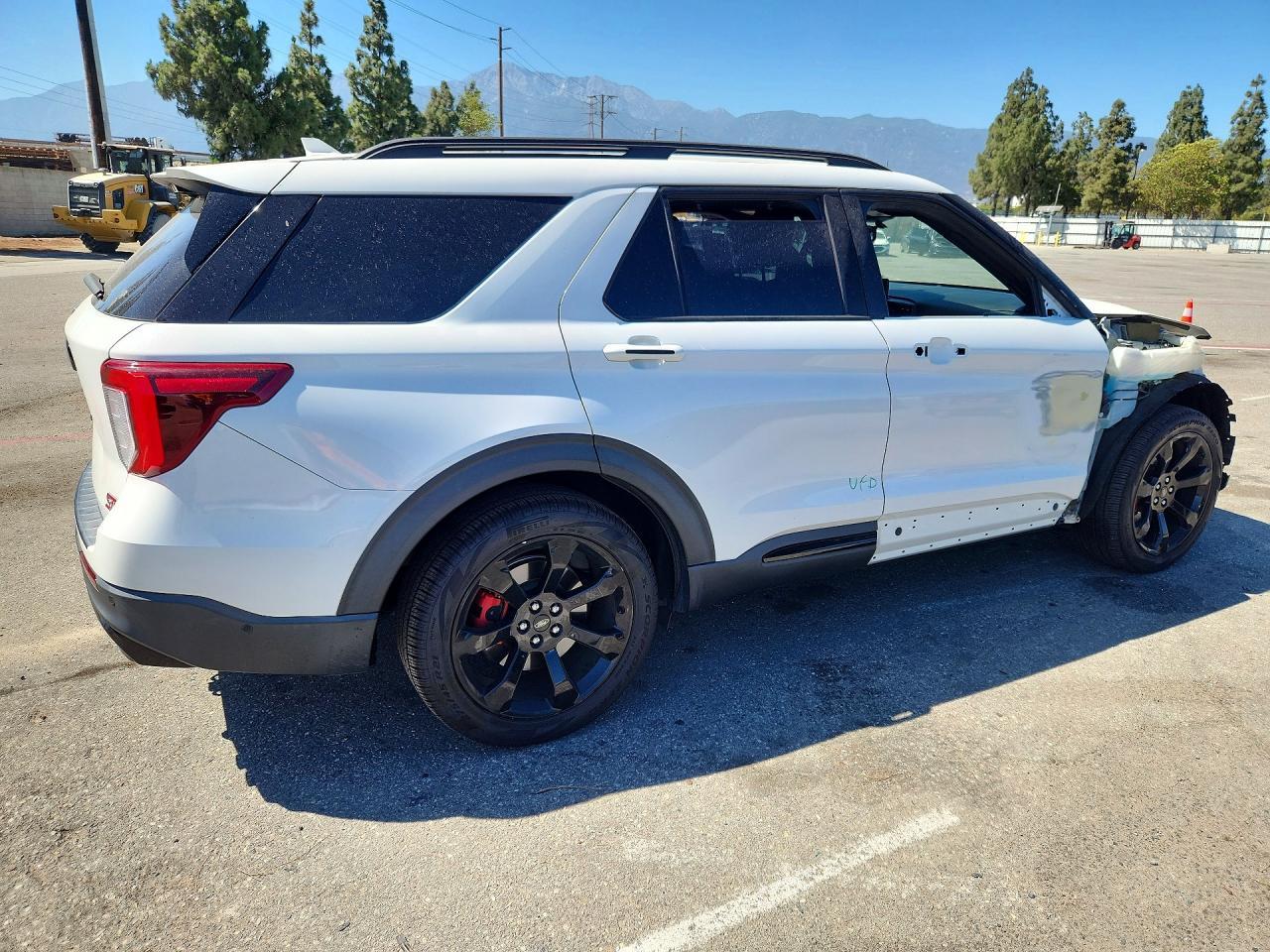 2021 Ford Explorer St - Image 3