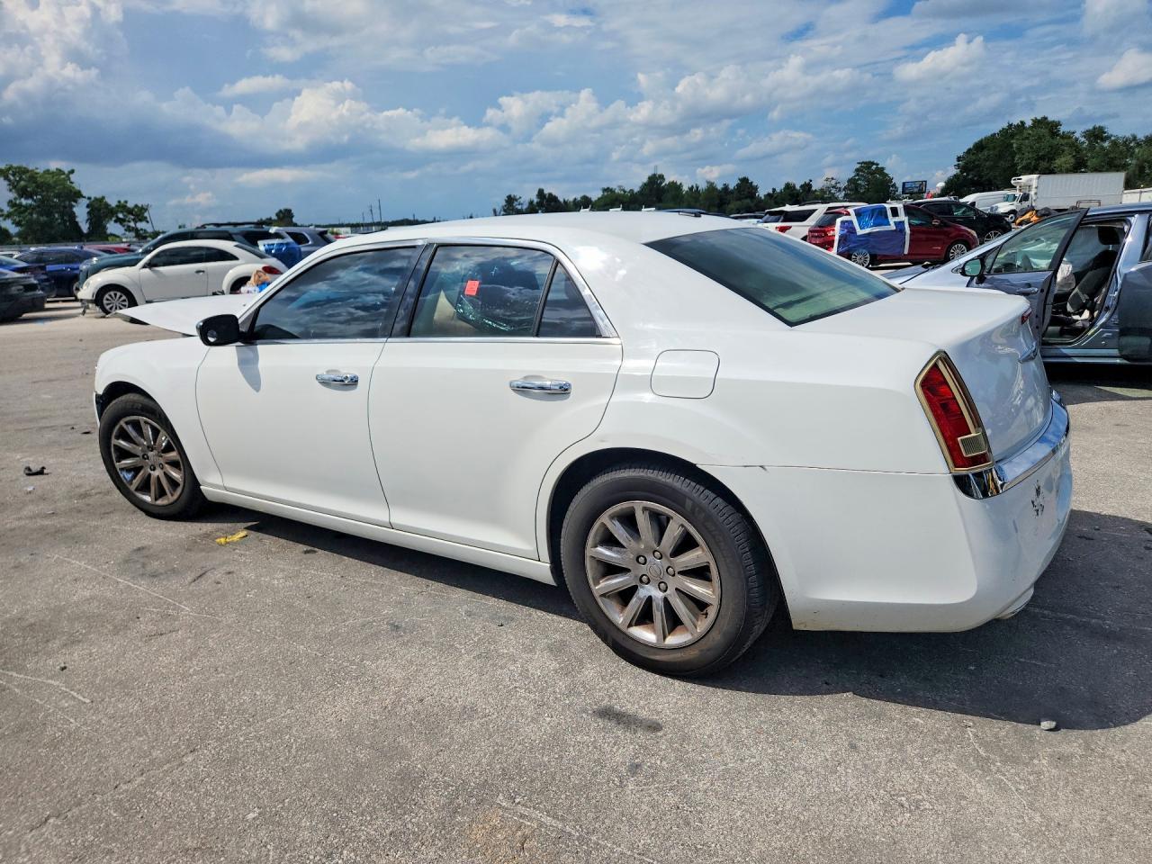 2013 Chrysler 300C - Image 2