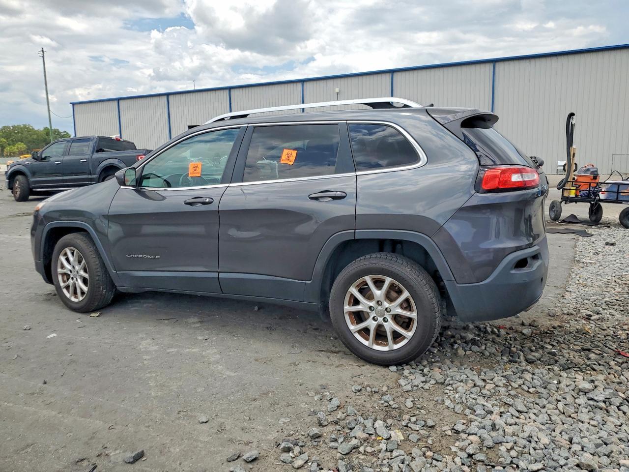 2016 Jeep Cherokee Latitude - Фото 2