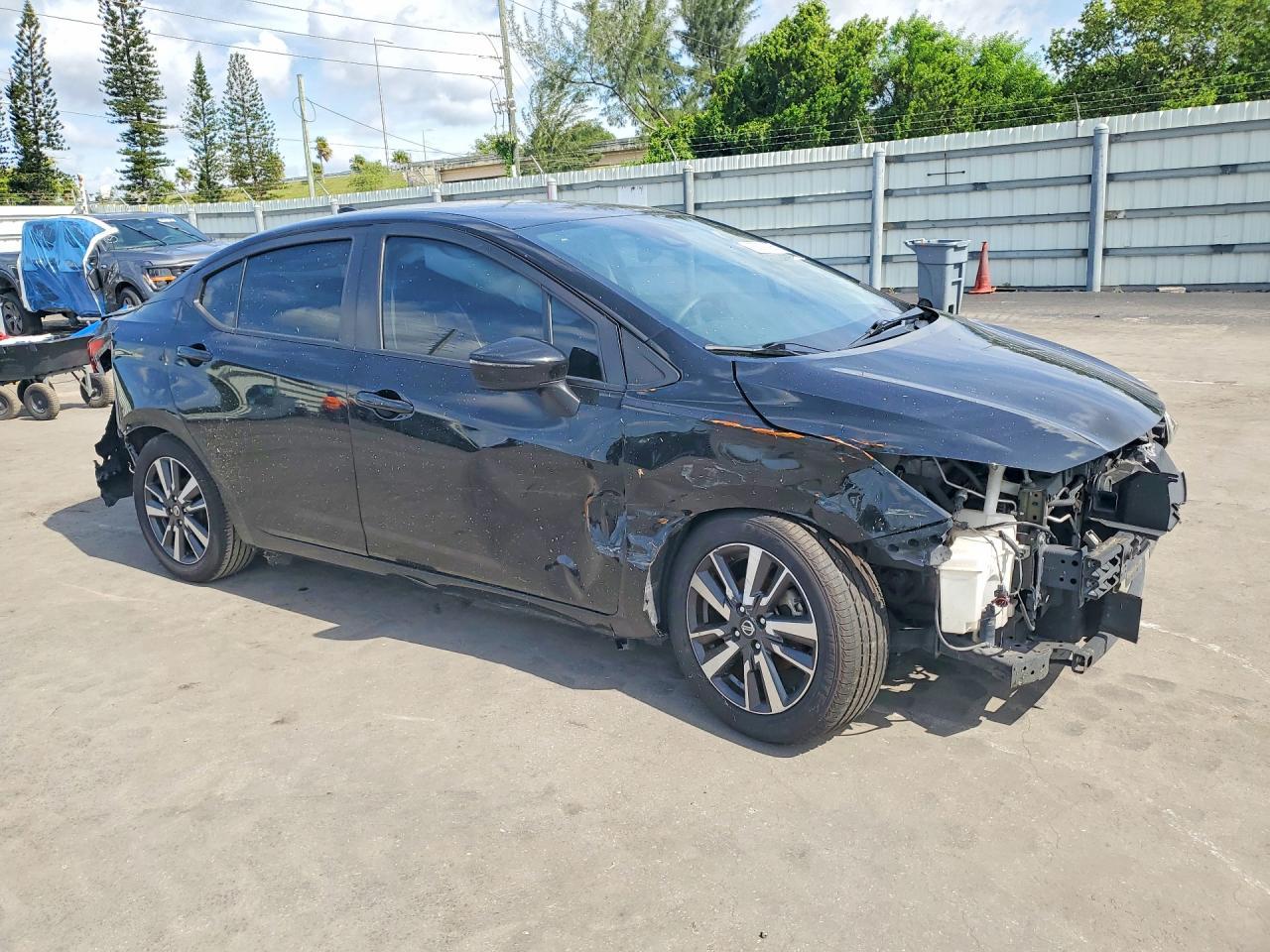 2021 Nissan Versa Sv - Image 4