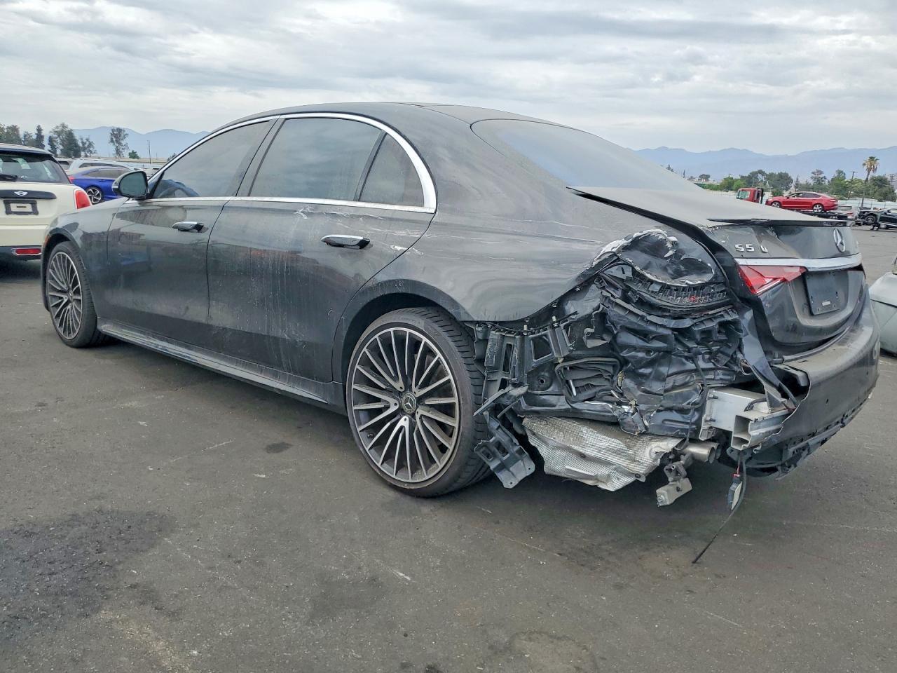 2022 Mercedes-Benz S 500 4Matic - Image 2