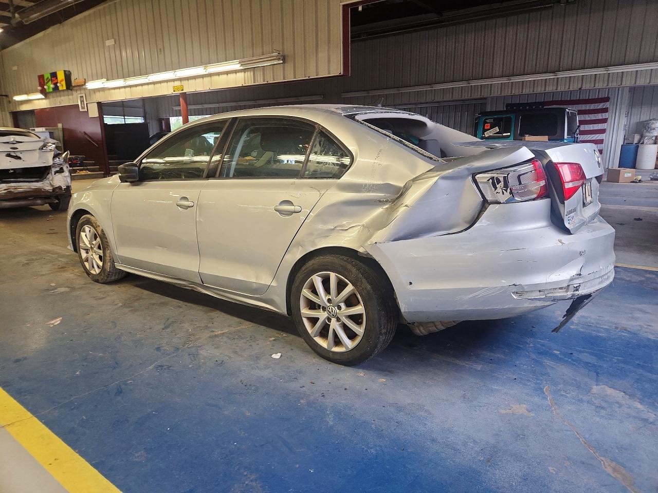 2015 Volkswagen Jetta Se - Image 2