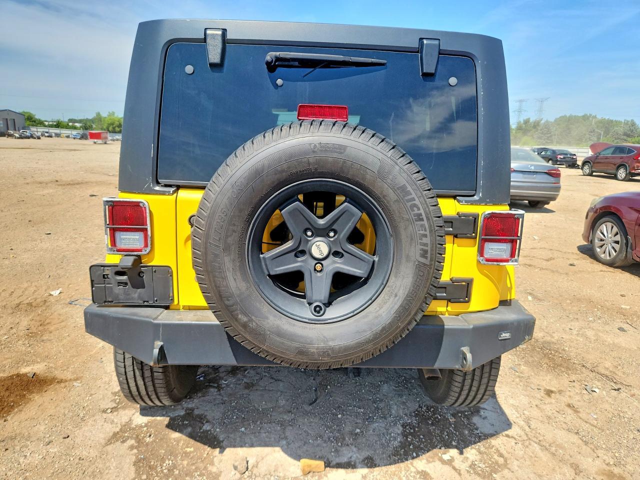 2015 Jeep Wrangler Unlimited Sahara - Image 6