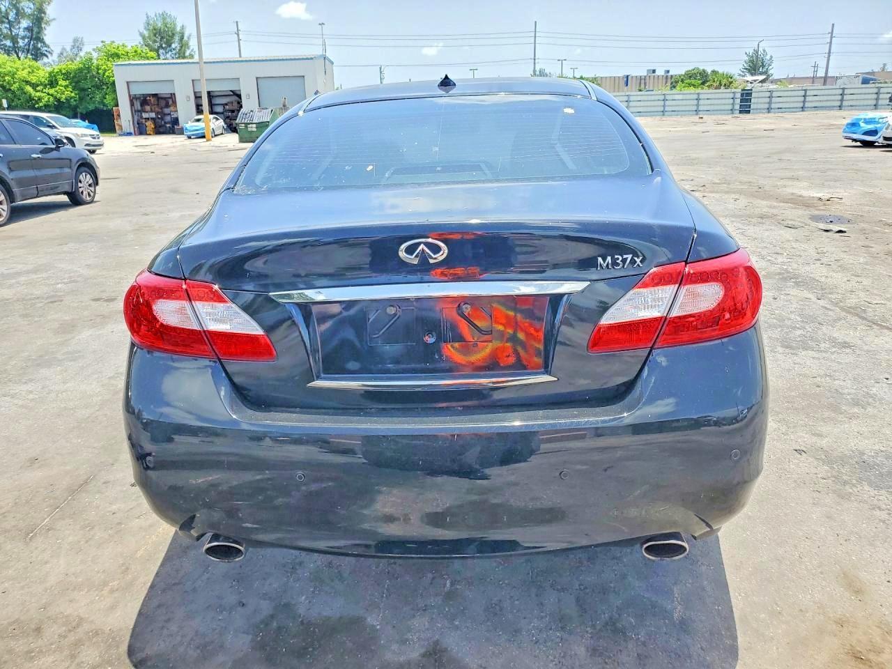 2013 Infiniti M37 - Image 6