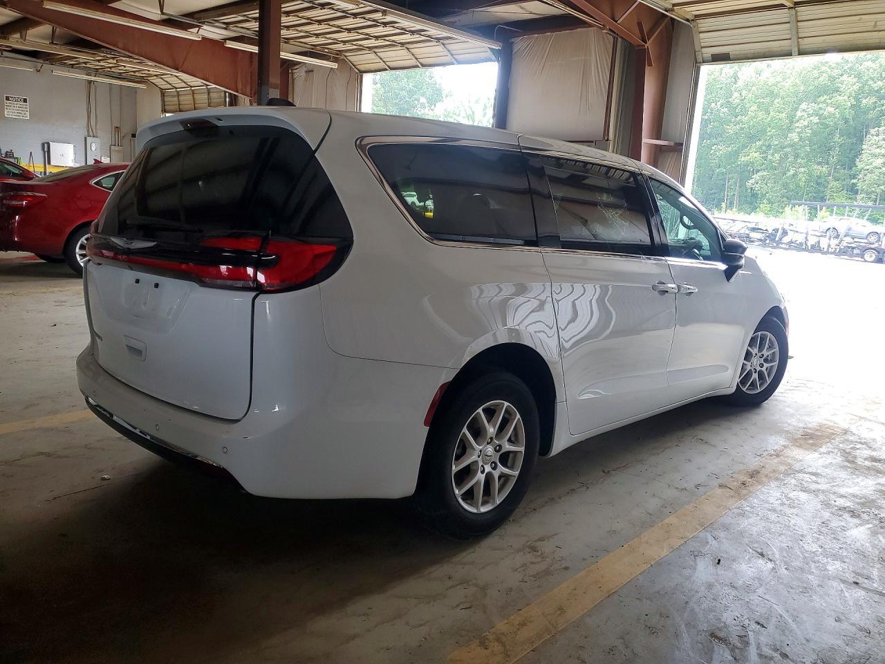2024 Chrysler Pacifica Touring L - Фото 3