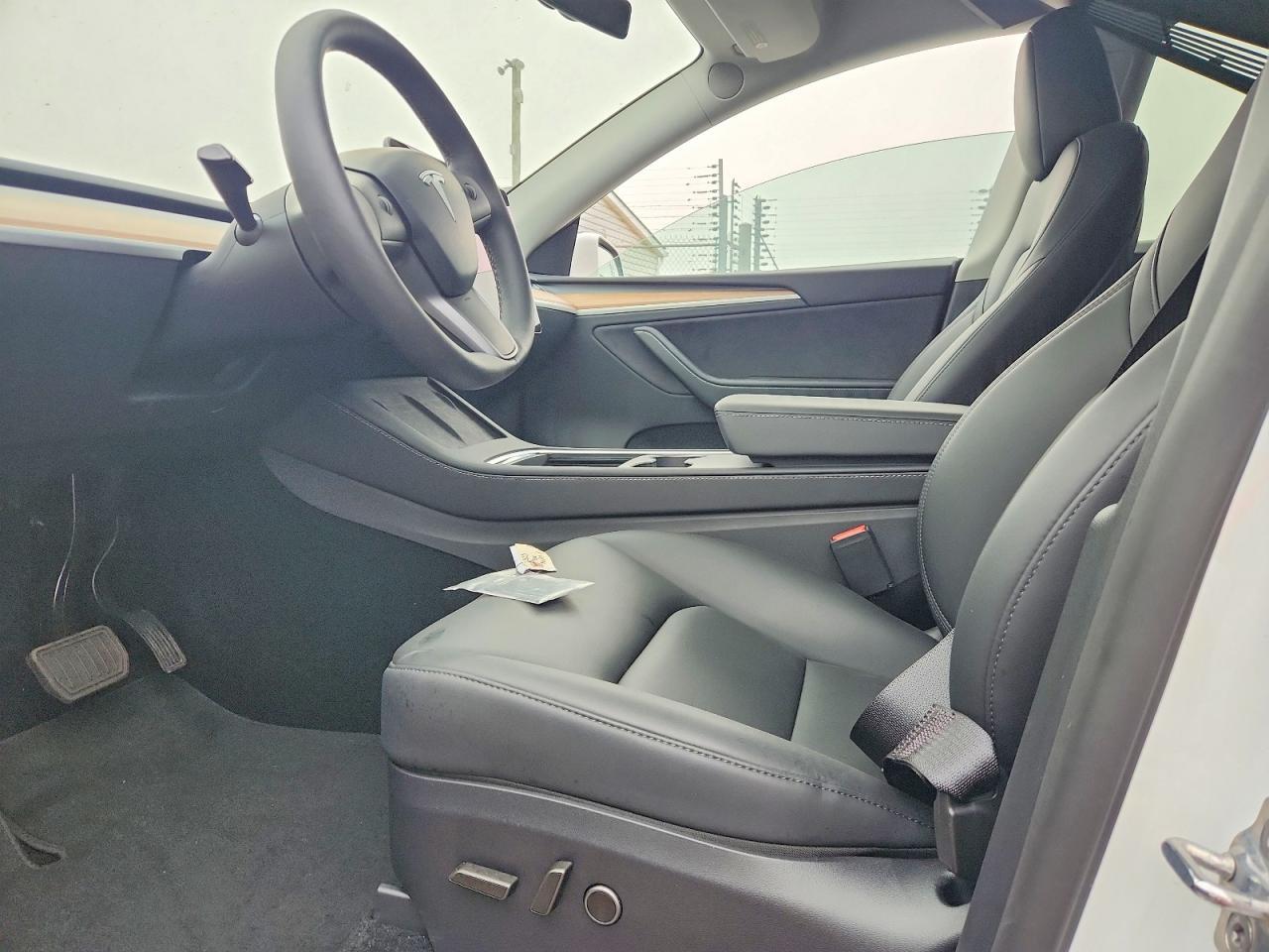 2025 Tesla Model Y - Фото 7