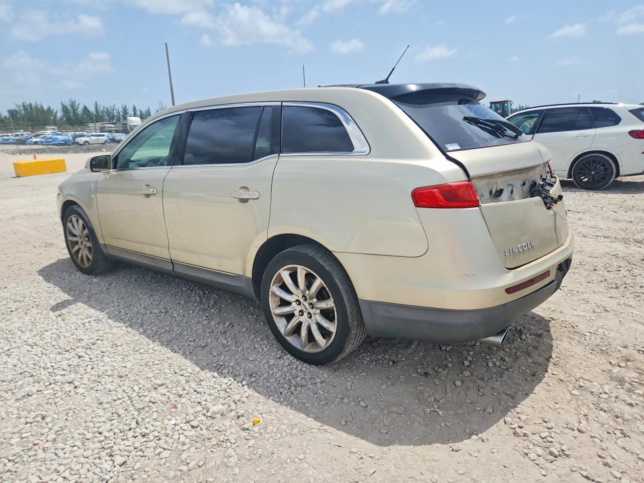 2011 Lincoln Mkt - Фото 2