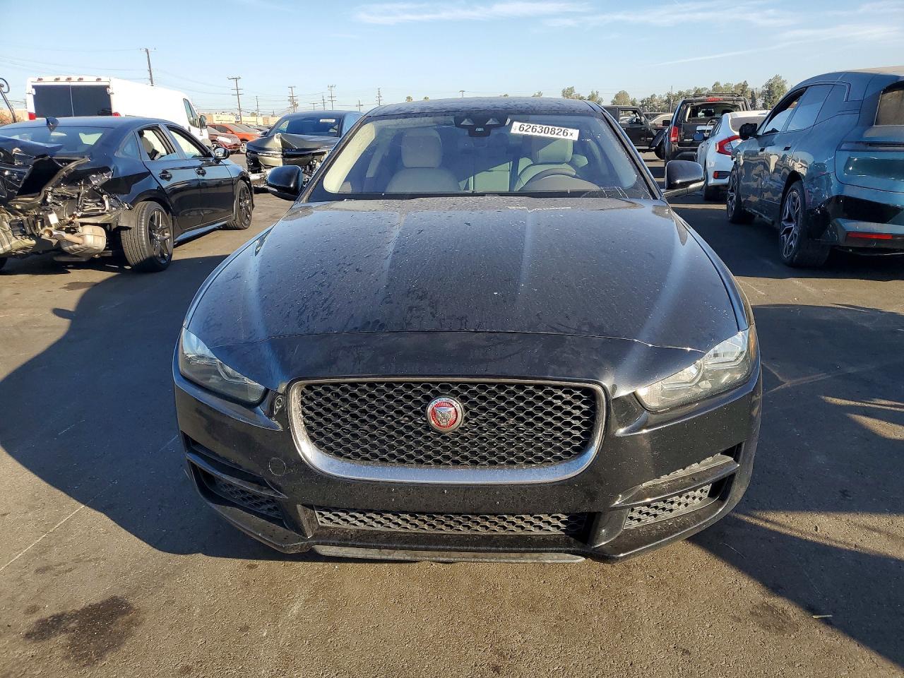 2017 Jaguar Xe Premium - Image 5