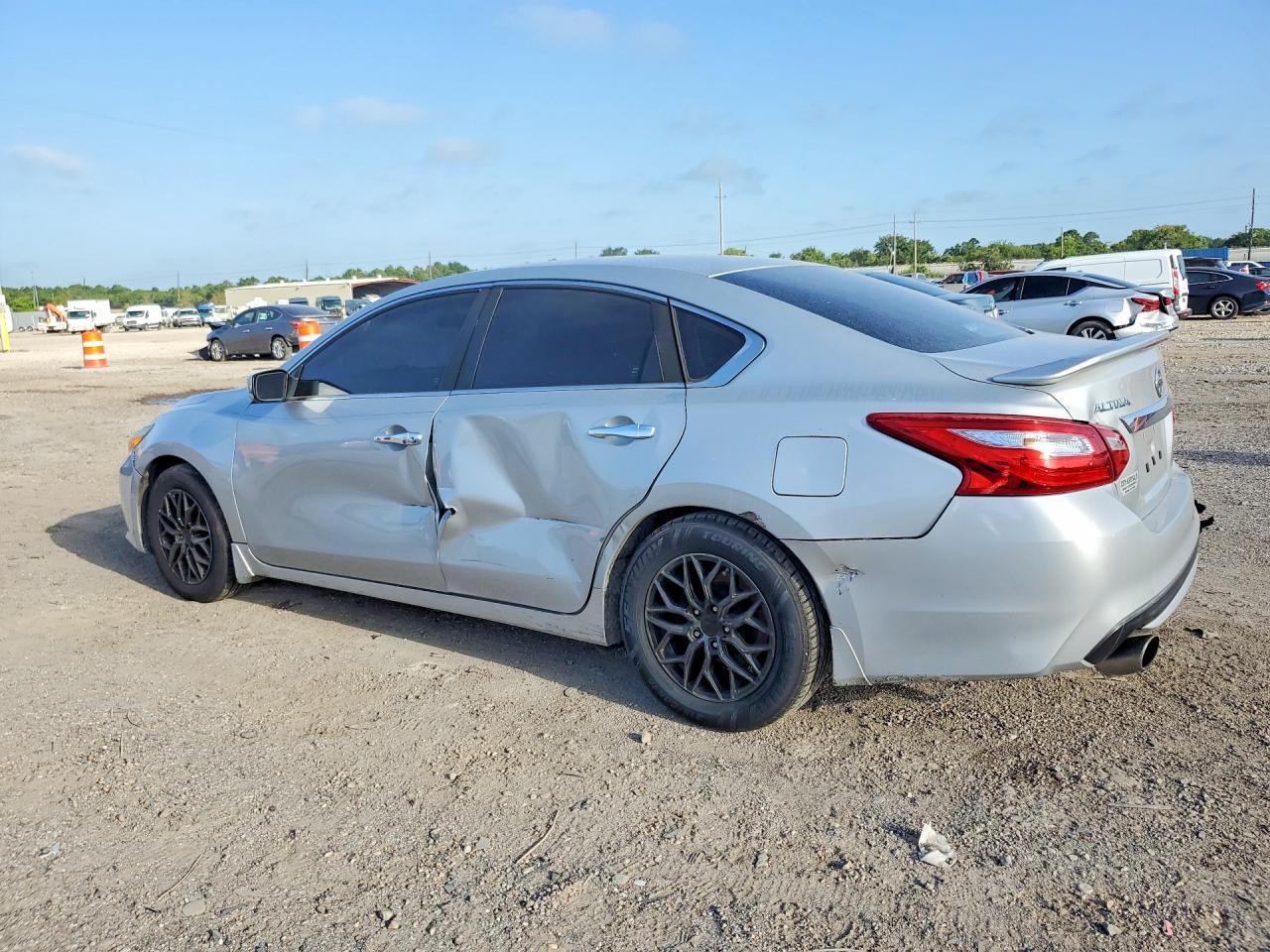 2017 Nissan Altima 2.5 S - Фото 2