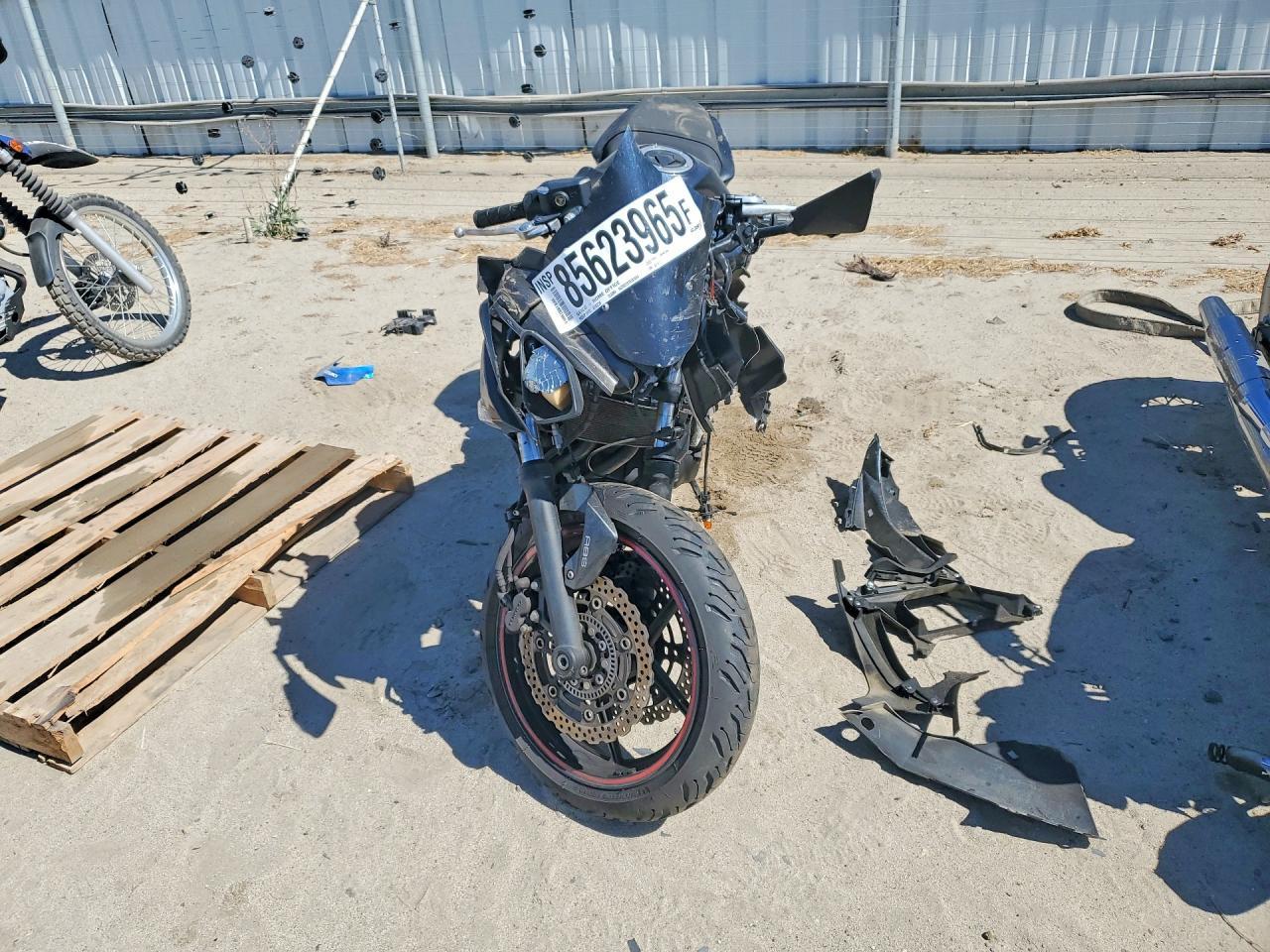 2016 Kawasaki Ex650 F - Фото 2