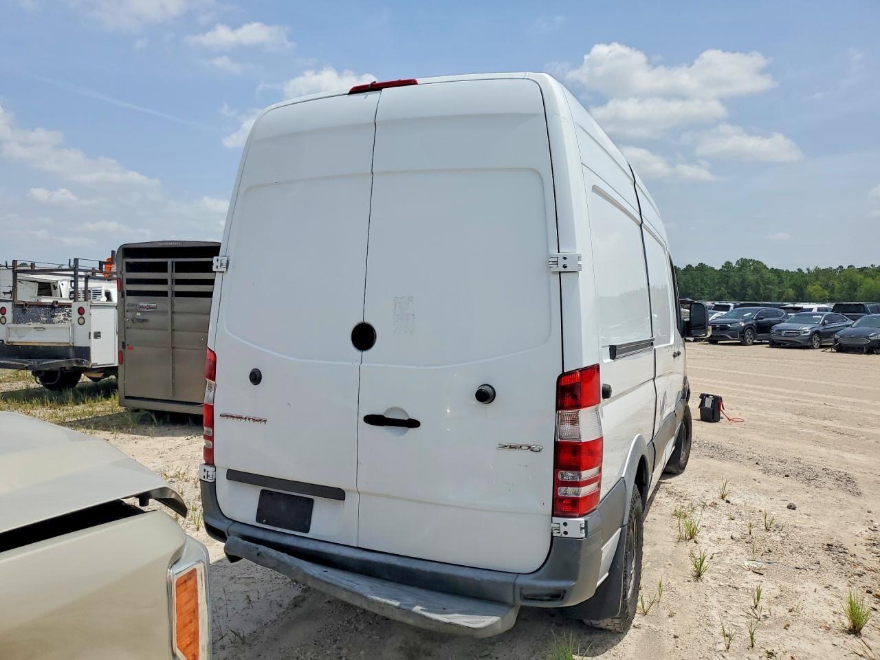 2018 Mercedes-Benz Sprinter 2500 - Image 6