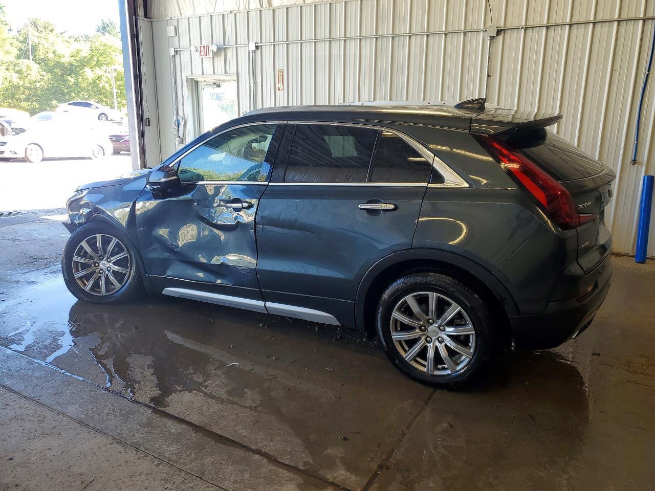2019 Cadillac Xt4 Premium Luxury - Image 2