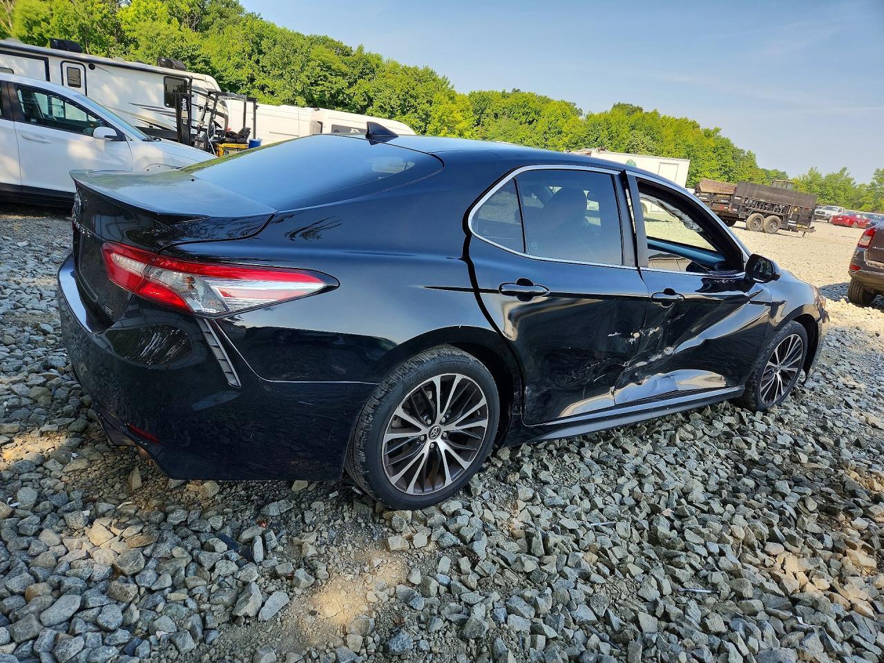 2019 Toyota Camry Se - Фото 3
