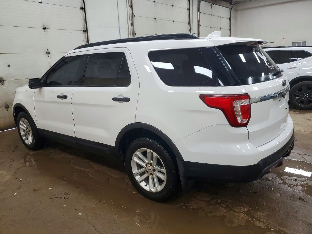 2017 Ford Explorer - Фото 2