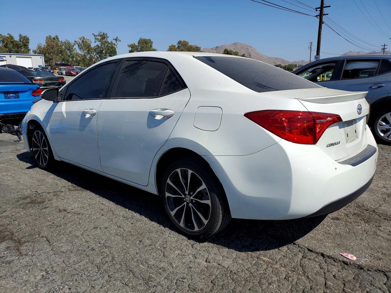 2017 Toyota Corolla Se - Image 2