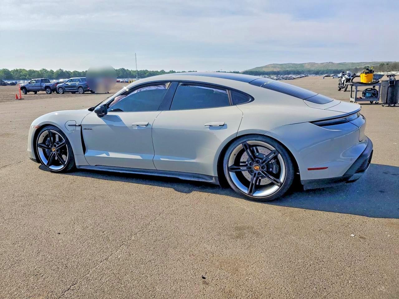 2021 Porsche Taycan Turbo - Фото 2